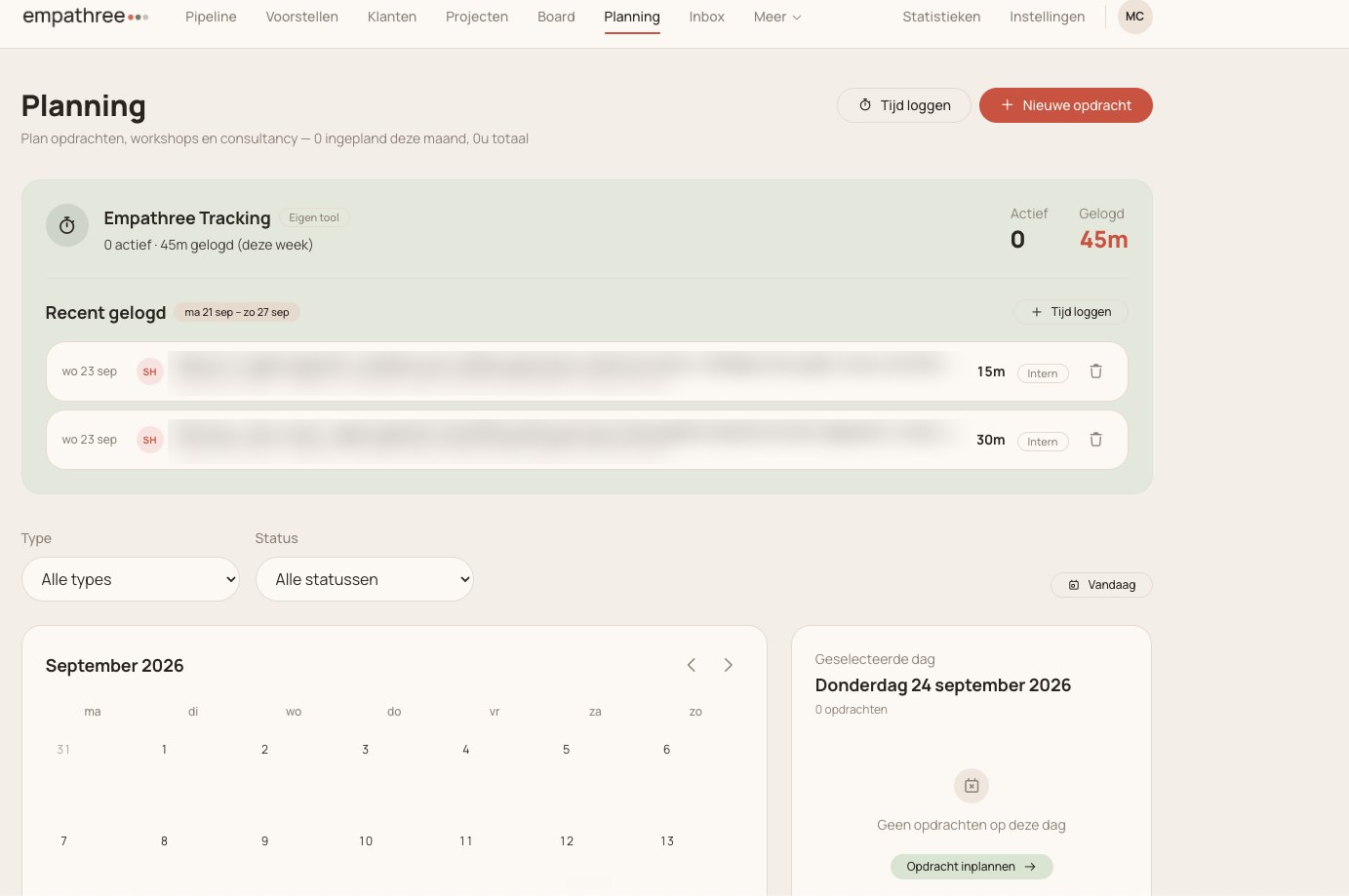 Planning & tijdregistratie: opdrachten inplannen en uren loggen, met een eigen tracker.